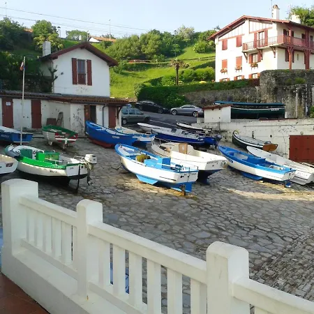 Confortable A 30 M² Avec Balcon Relaxant アパート ゲタリー