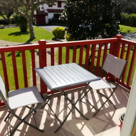 Confortable A 30 M² Avec Balcon Relaxant