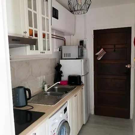 Confortable A 30 M² Avec Balcon Relaxant アパート