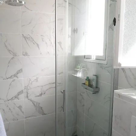 Confortable A 30 M² Avec Balcon Relaxant アパート