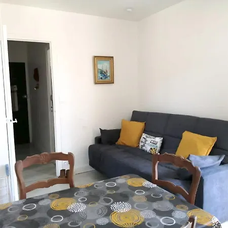 A A 150 M De La Avec Jardin Clos Apartment *