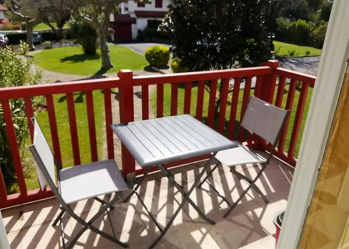 Confortable à 30 M² Avec Balcon Relaxant