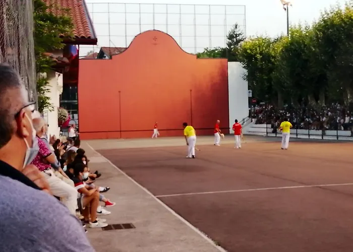 Confortable à 30 M² Avec Balcon Relaxant *